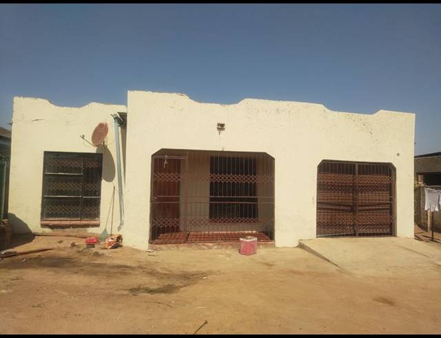 10 BEDROOM HOUSE FOR SALE IN MANKWENG